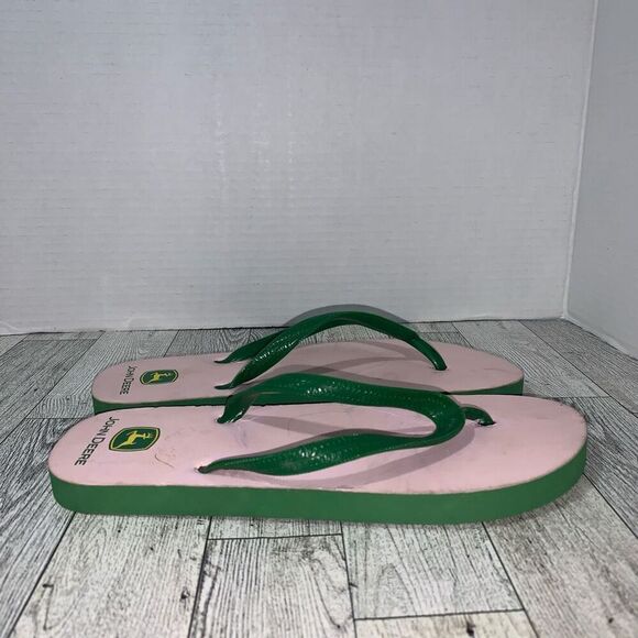 John Deere Logo Womens‎ Size 6 Flip Flops Pink Green Sandals Plastic - Picture 1 of 9